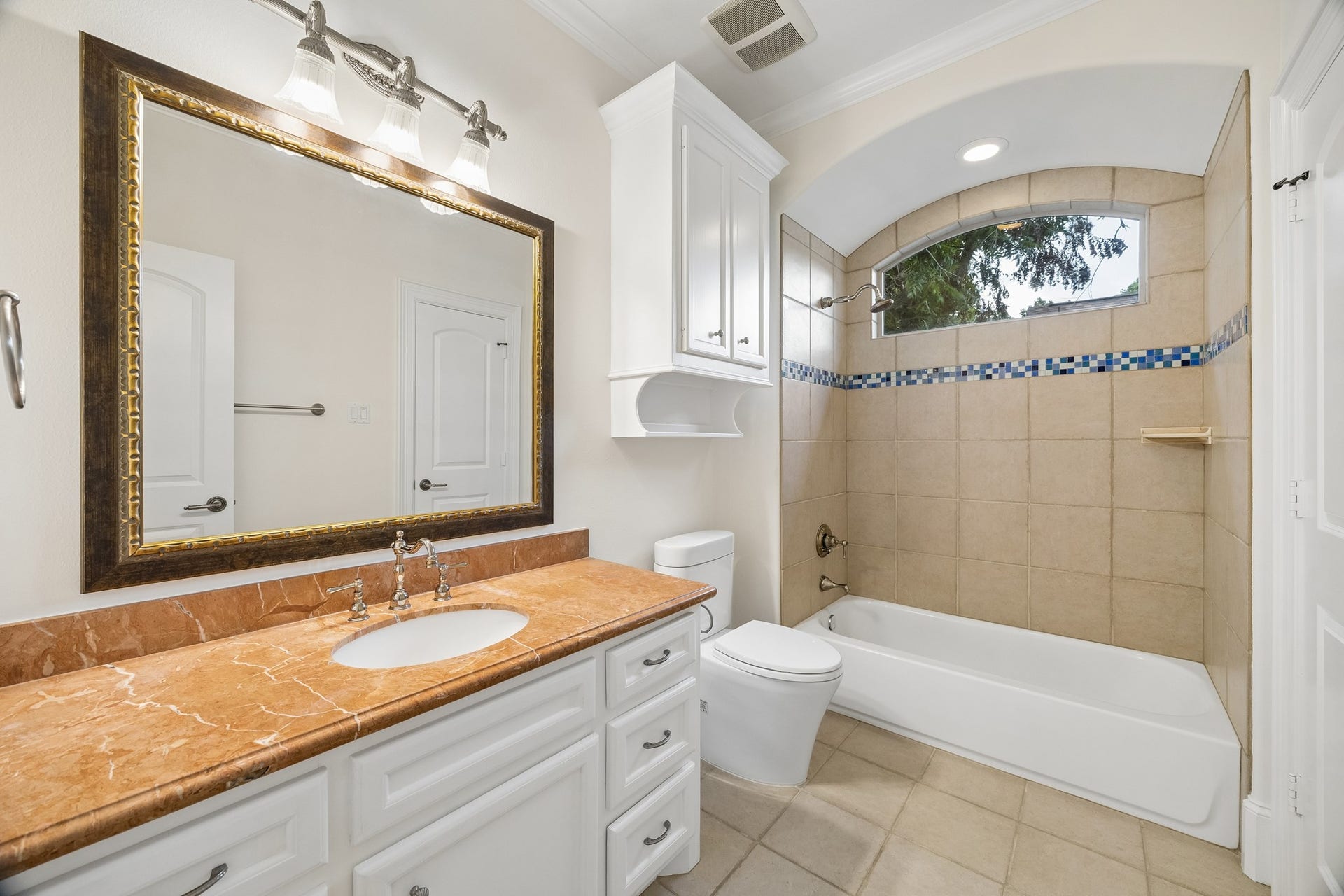 3928 Milton Street, West University Place, TX 77005 3928 Milton Street, West University Place, TX 77005