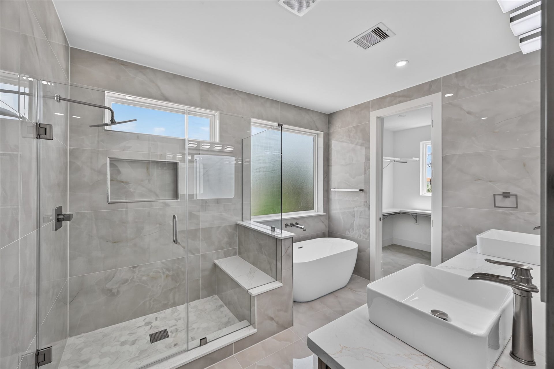 1424 W 23rd Street, #B, Houston, TX 77008 Separate frameless glass shower with built in bench