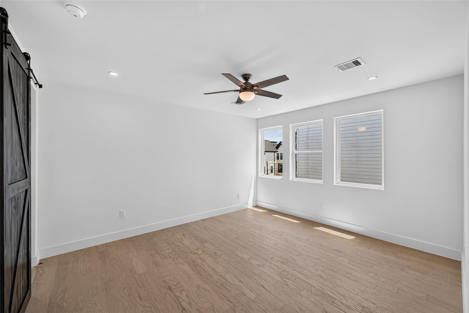 1424 W 23rd Street, #B, Houston, TX 77008 Primary bedroom with oversized windows and custom made barn door