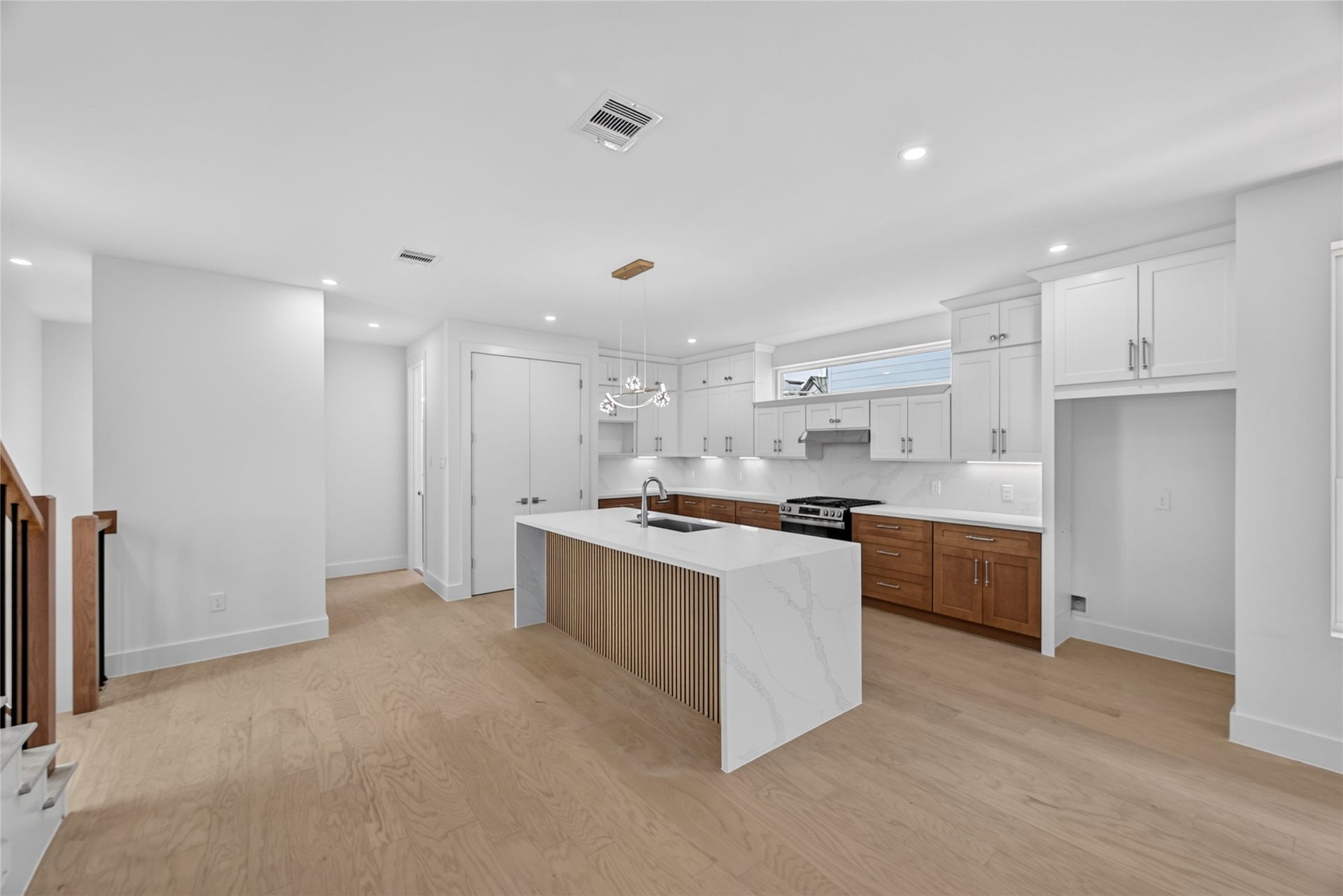 1424 W 23rd Street, #B, Houston, TX 77008 Spacious enough to entertain