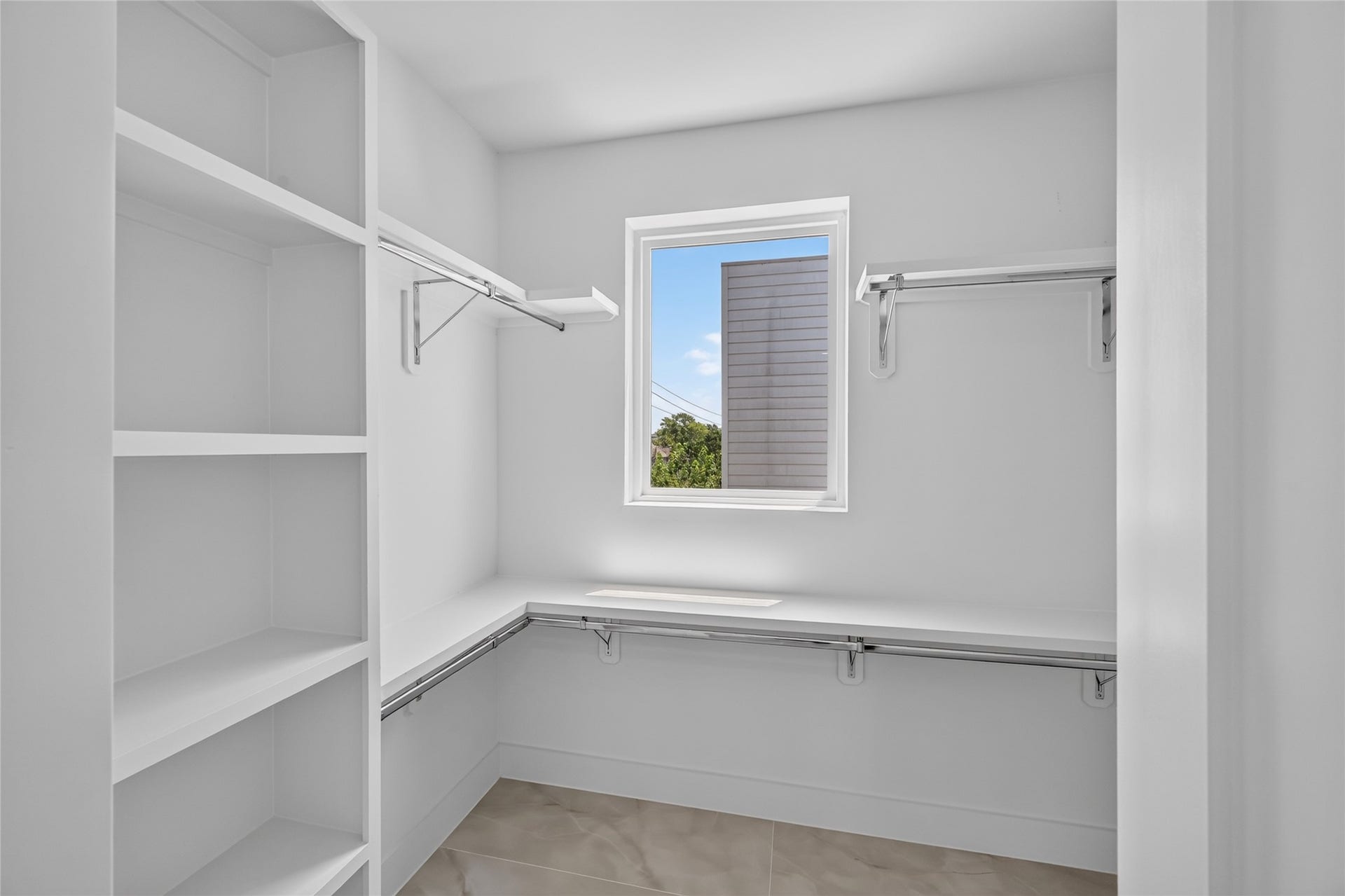 1424 W 23rd Street, #B, Houston, TX 77008 Primary closet with custom shelves and steel rods for durability