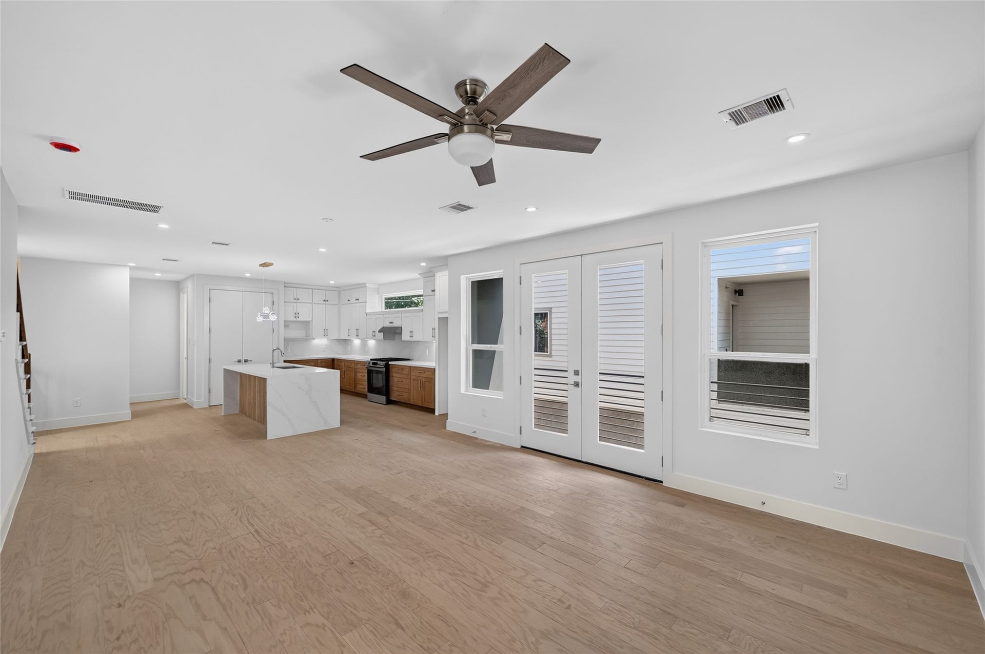 1424 W 23rd Street, #B, Houston, TX 77008 Another view of the open concept that leads to the patio sliding doors