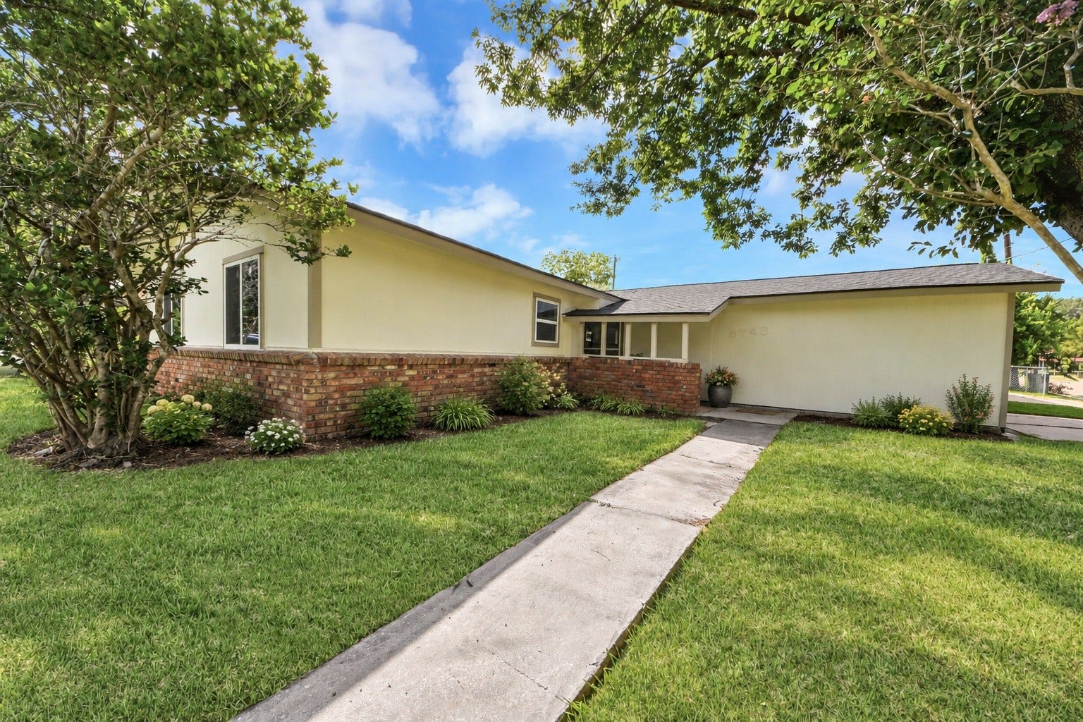 5743 Newquay Street, Houston, TX 77085
