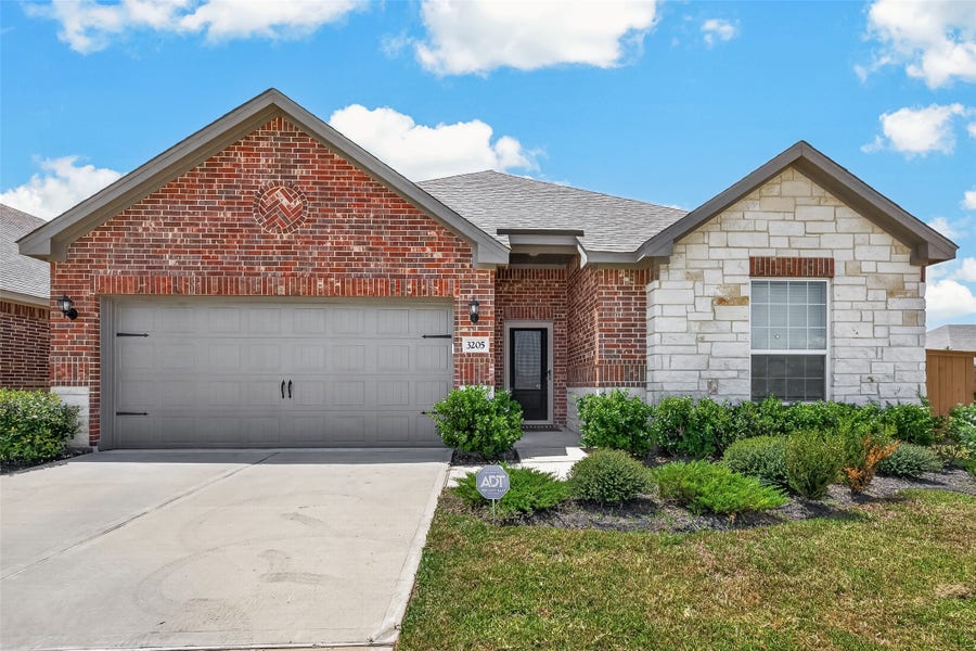 Property photo for 3205 Foresail Lane, Santa Fe, TX