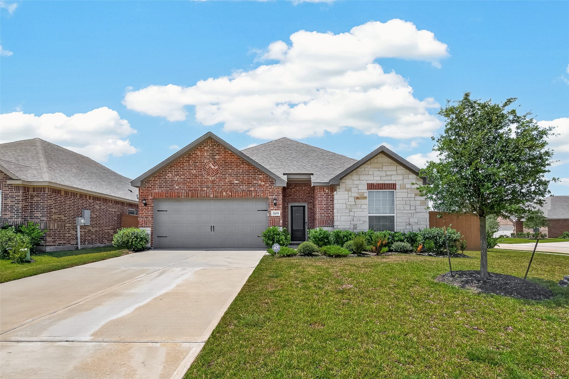 3205 Foresail Lane, Santa Fe, TX 77510 Large corner lot.