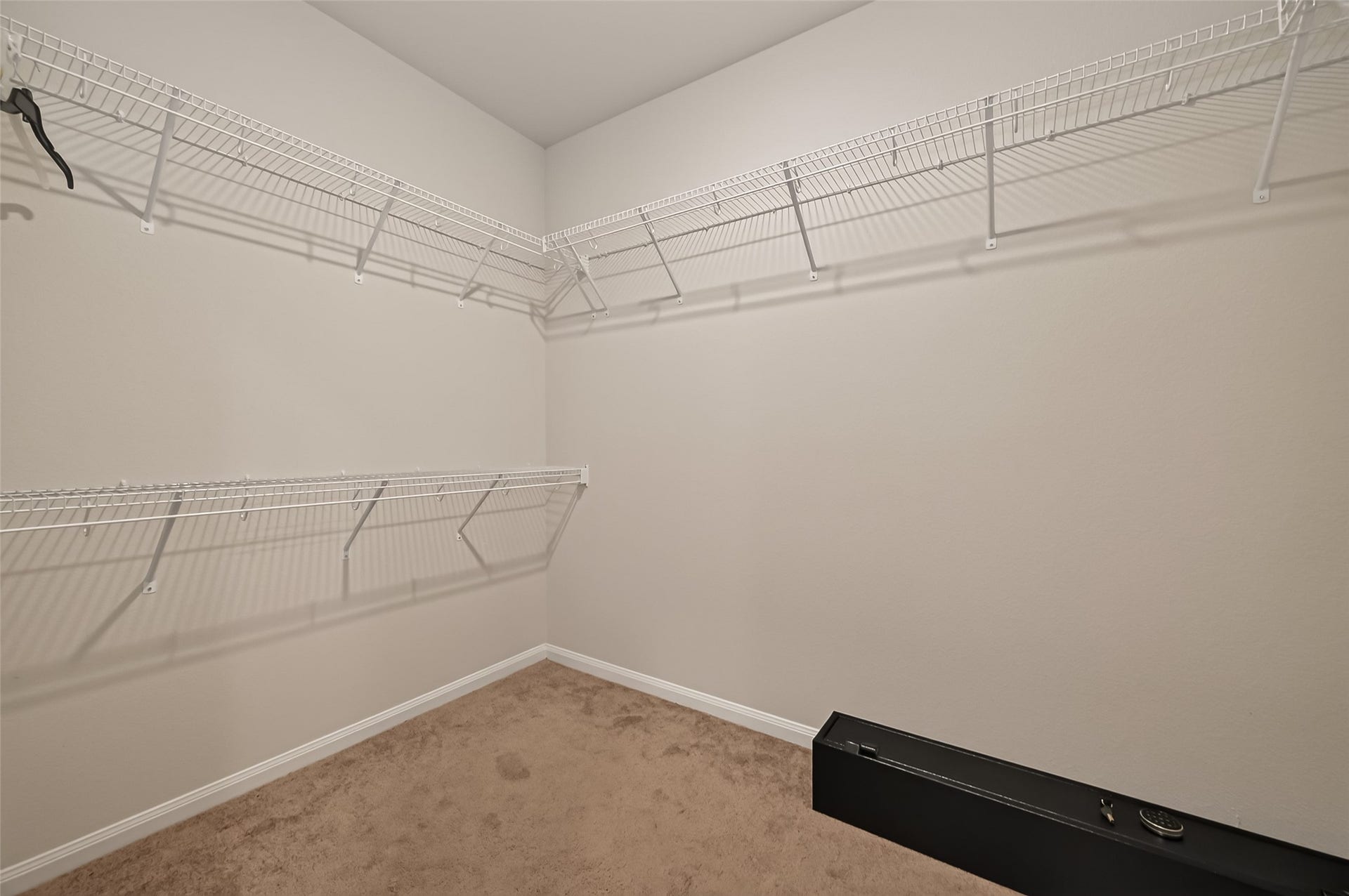 3205 Foresail Lane, Santa Fe, TX 77510 Large walk in closet.