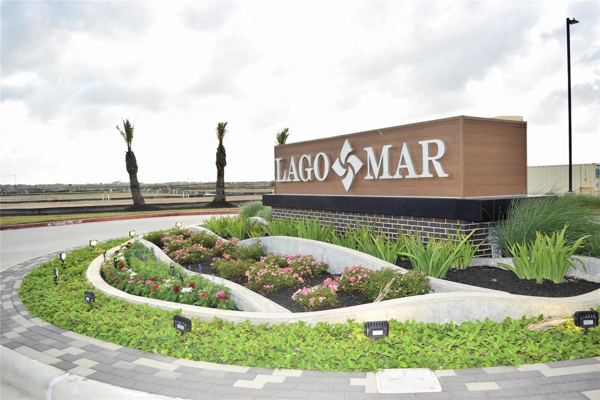 3205 Foresail Lane, Santa Fe, TX 77510 Welcome to Lago Mar. Here you will find several restaurants for your convenience.