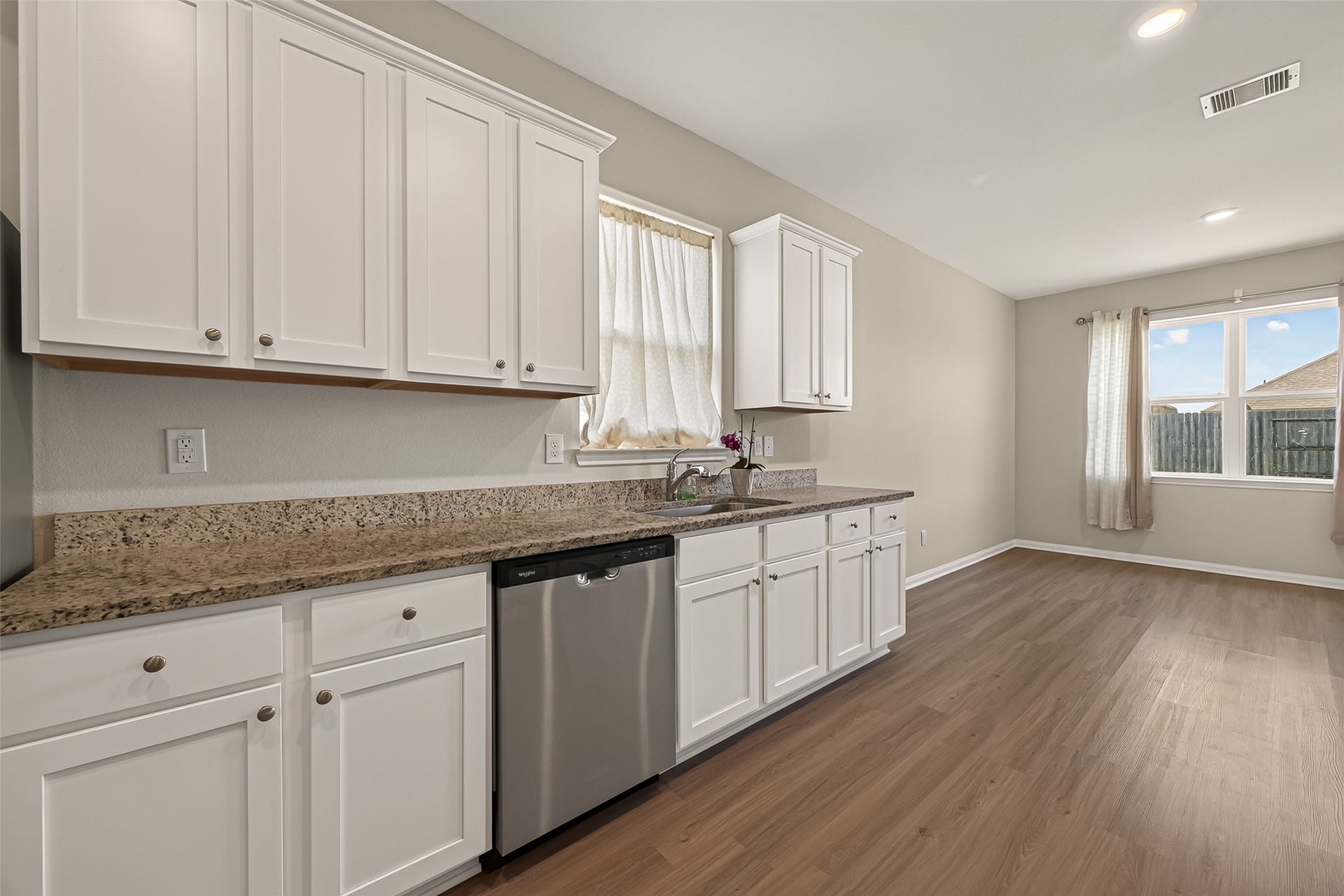 3205 Foresail Lane, Santa Fe, TX 77510 Plenty of counterspace and cabinets.