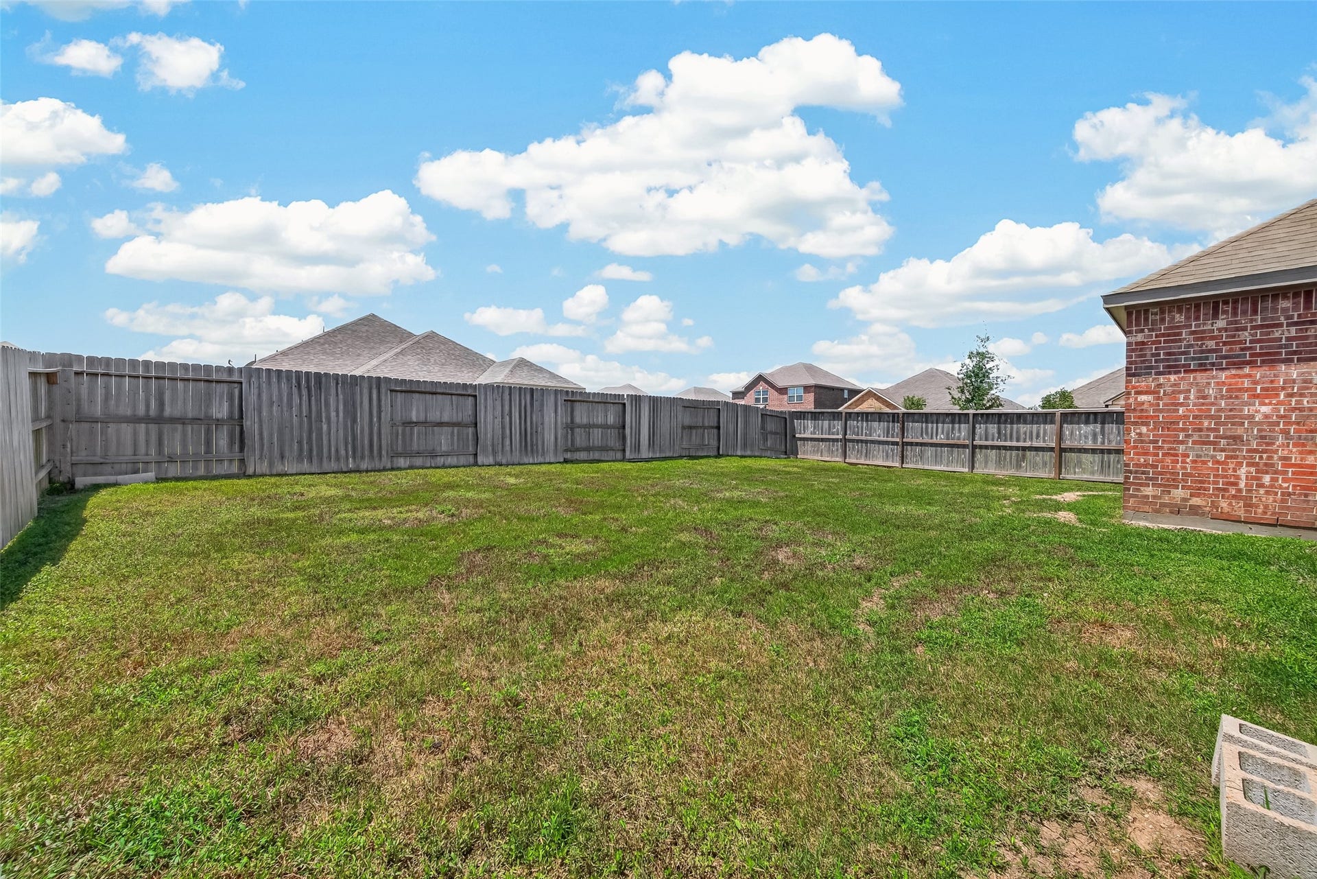 3205 Foresail Lane, Santa Fe, TX 77510 Large fenced backyard.