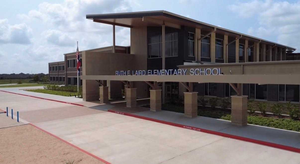 3205 Foresail Lane, Santa Fe, TX 77510 Elementary age children can walk to the new Ruth E. Laird Elementary School!