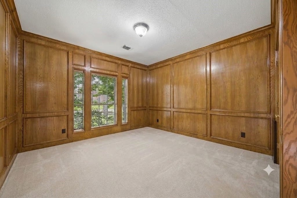 Now there is no office furniture in the home.