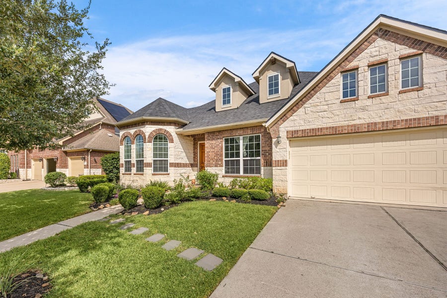 Property photo for 25819 Oakwood Knoll Drive, Katy, TX