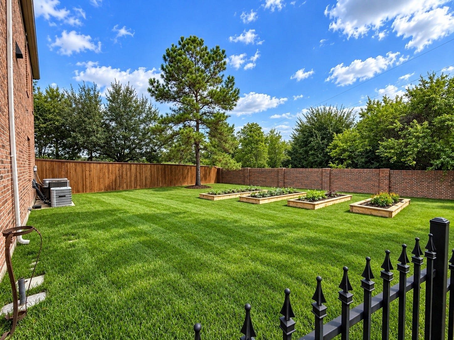 7 Compton Manor Drive, Spring, TX 77379 Fully fenced in side yard
Virtually enhanced