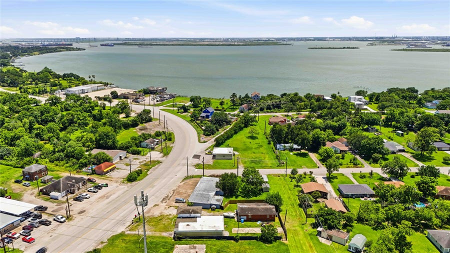 Property photo for 6105 Bayway Drive, Baytown, TX