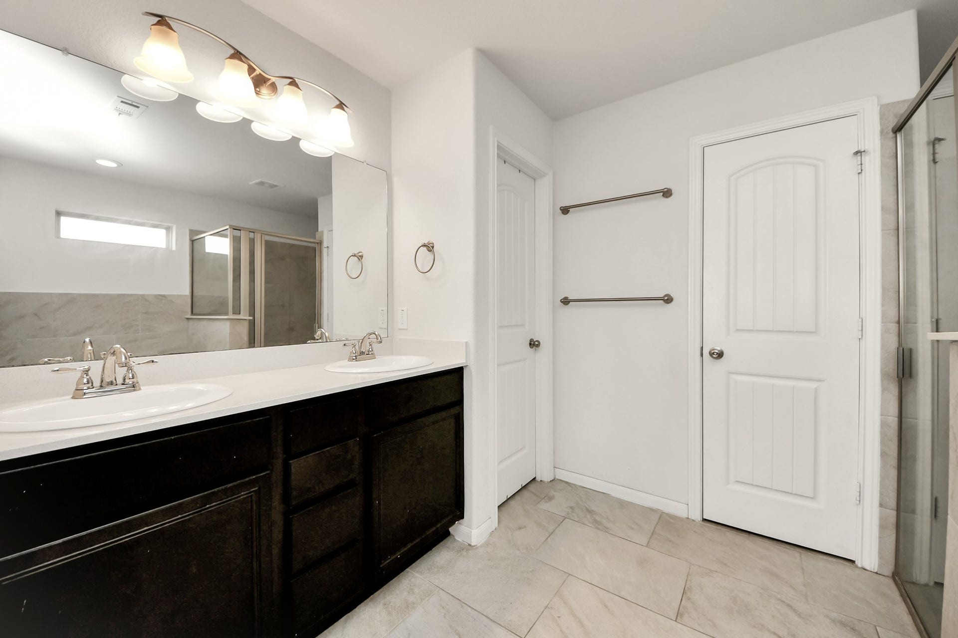 6226 Mason Way, Rosenberg, TX 77471 Primary restroom with access to laundry room through the closet door here