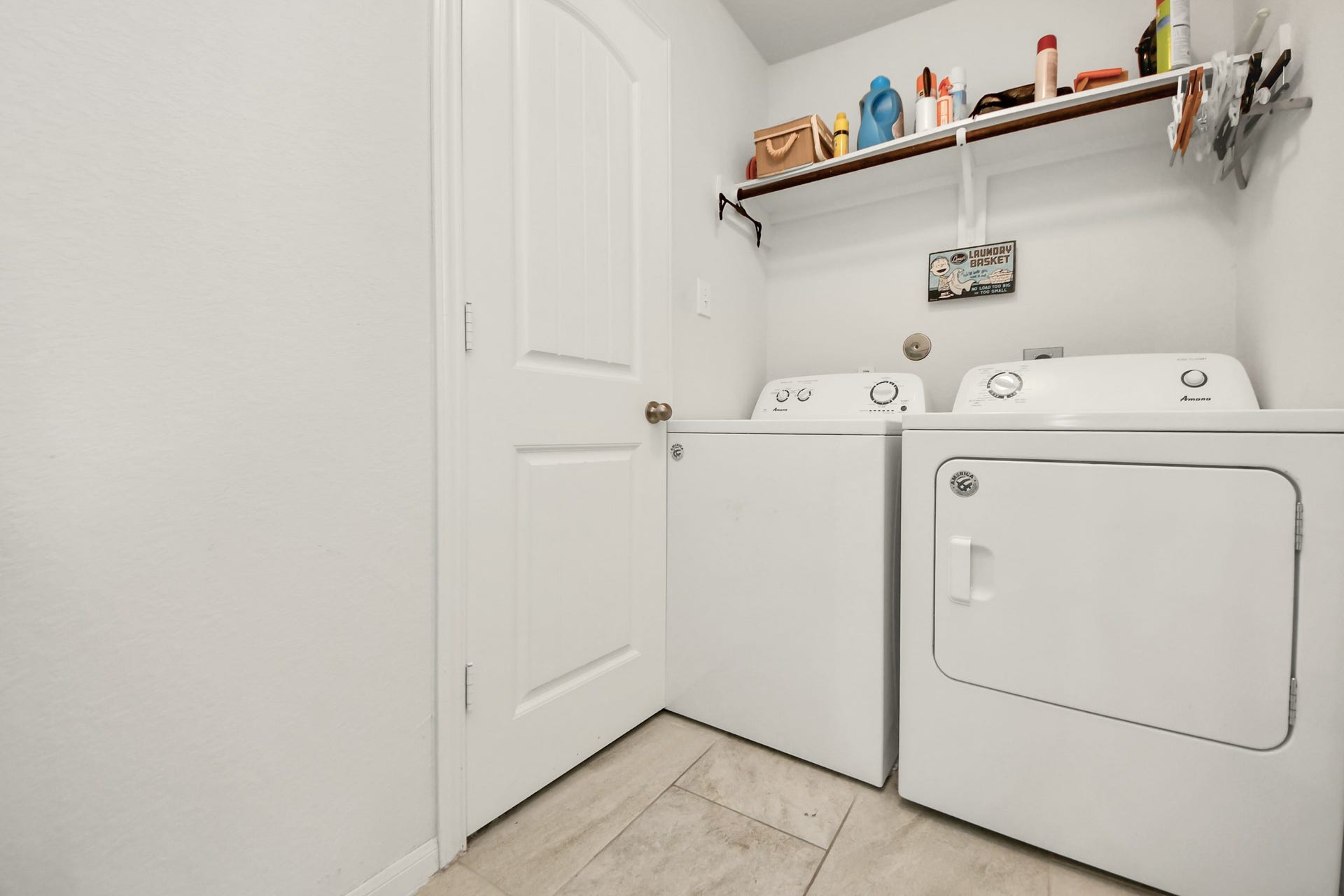 6226 Mason Way, Rosenberg, TX 77471 Laundry room with direct access to primary closet