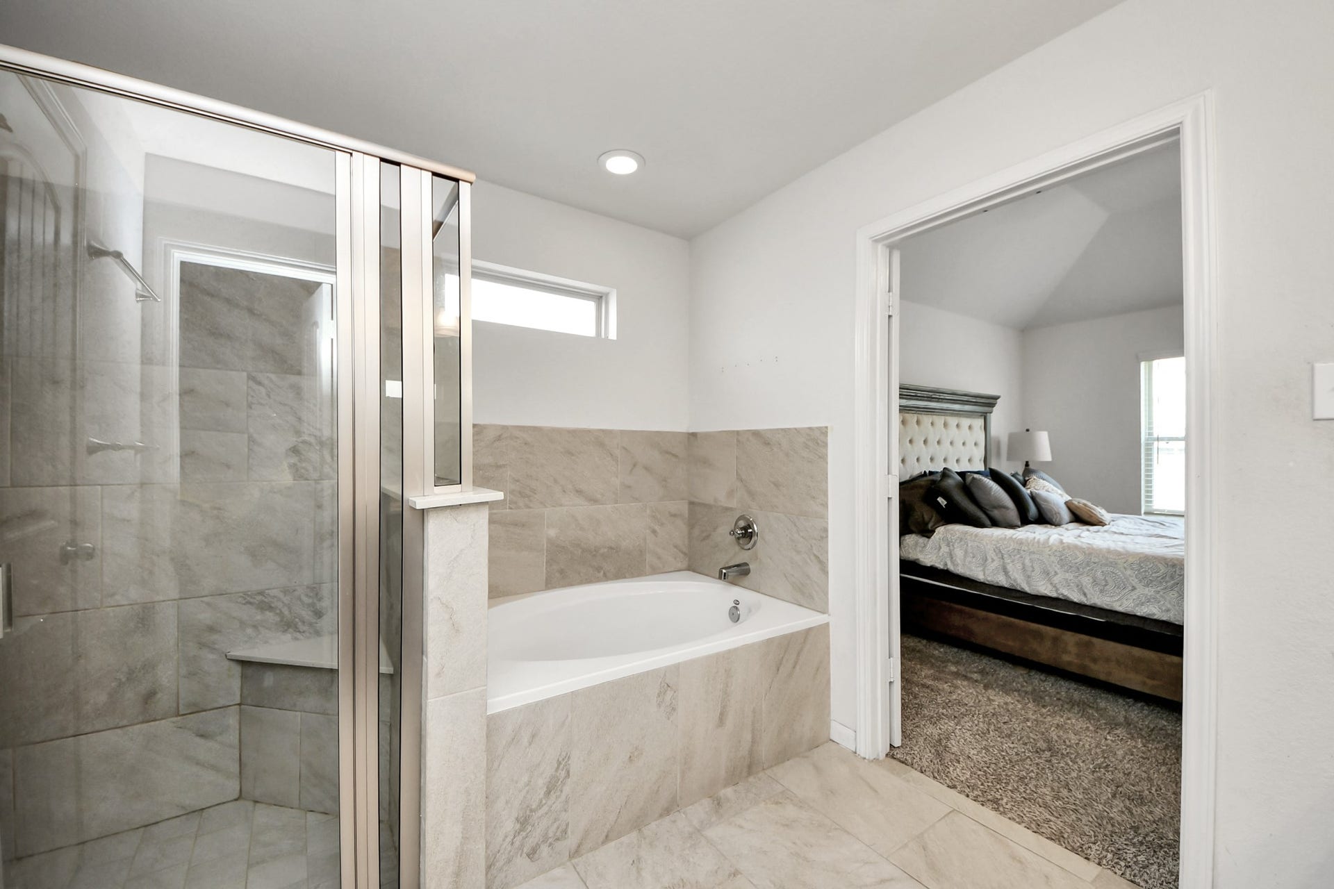 6226 Mason Way, Rosenberg, TX 77471 Primary bathroom with separate tup and shower combo