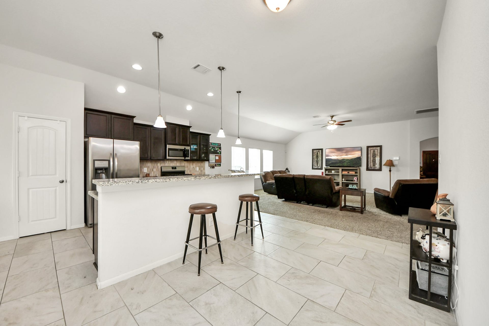 6226 Mason Way, Rosenberg, TX 77471 Space for entertaining at bar top