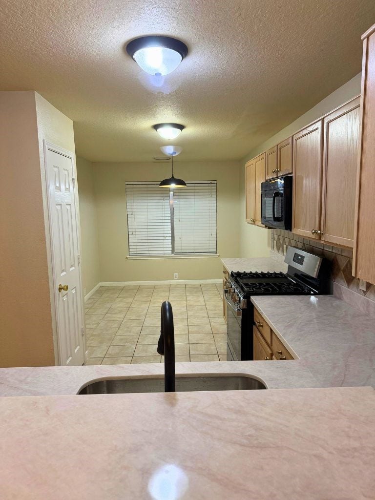 11911 Ezekiel Drive, Tomball, TX 77375 Light and bright breakfast space located off the kitchen.