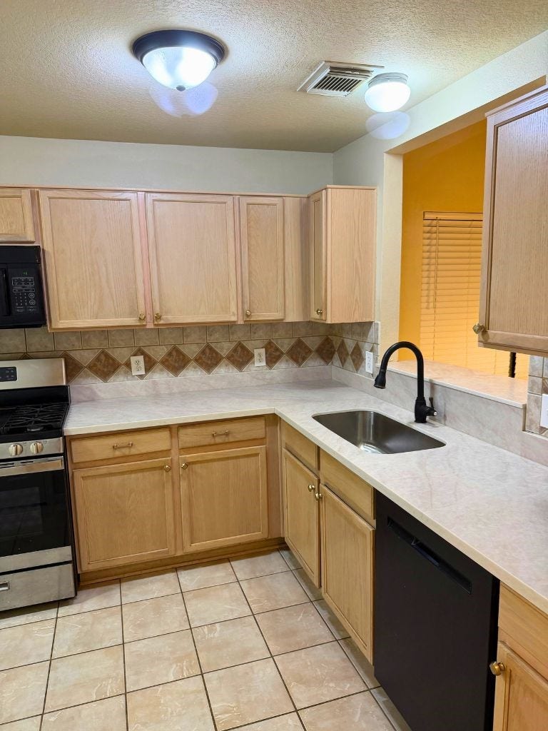 11911 Ezekiel Drive, Tomball, TX 77375 Plenty of cabinet space for all of your cooking essentials.