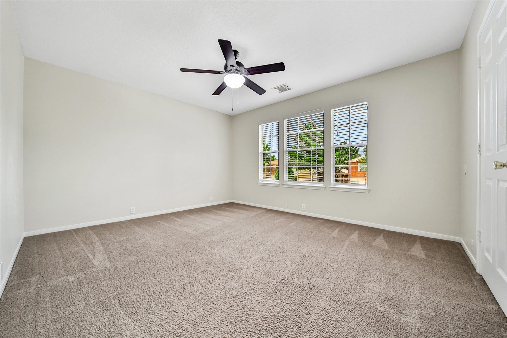 11911 Ezekiel Drive, Tomball, TX 77375 Secondary bedroom.