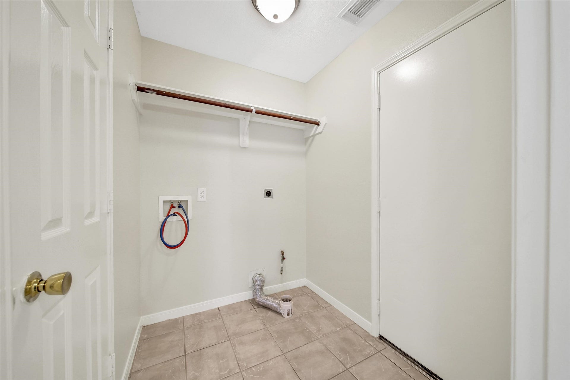 11911 Ezekiel Drive, Tomball, TX 77375 Laundry room.
