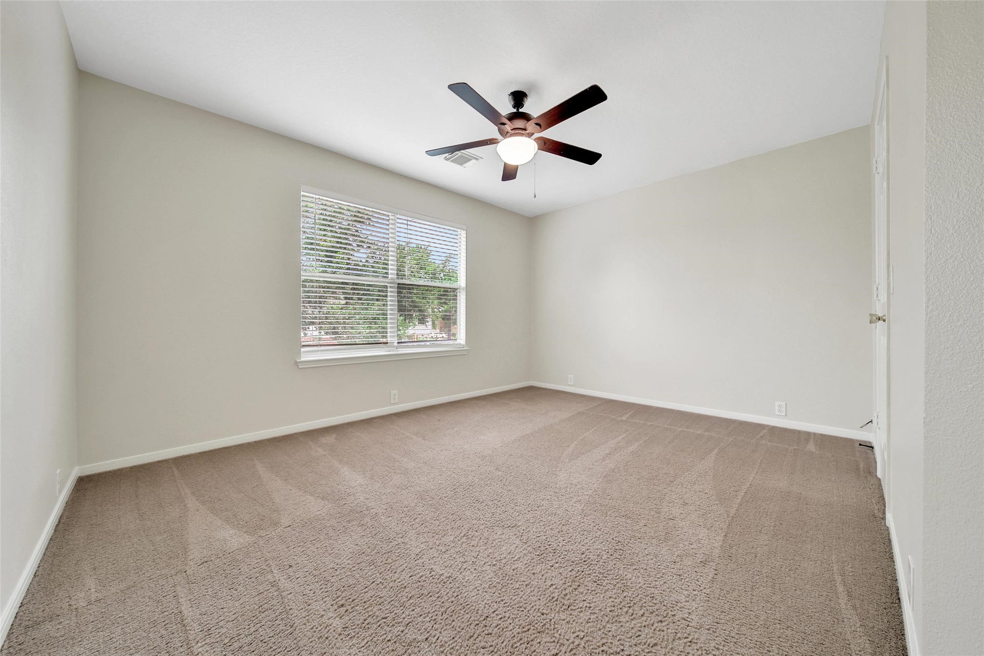 11911 Ezekiel Drive, Tomball, TX 77375 Secondary bedroom.