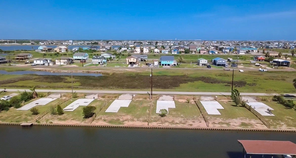7140 Beau Terre, Hitchcock, TX 77563 7140 Beau Terre, Hitchcock, TX 77563