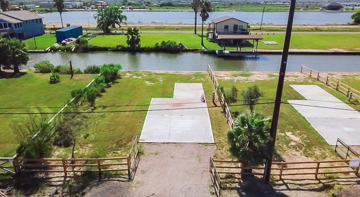 7140 Beau Terre, Hitchcock, TX 77563 7140 Beau Terre, Hitchcock, TX 77563