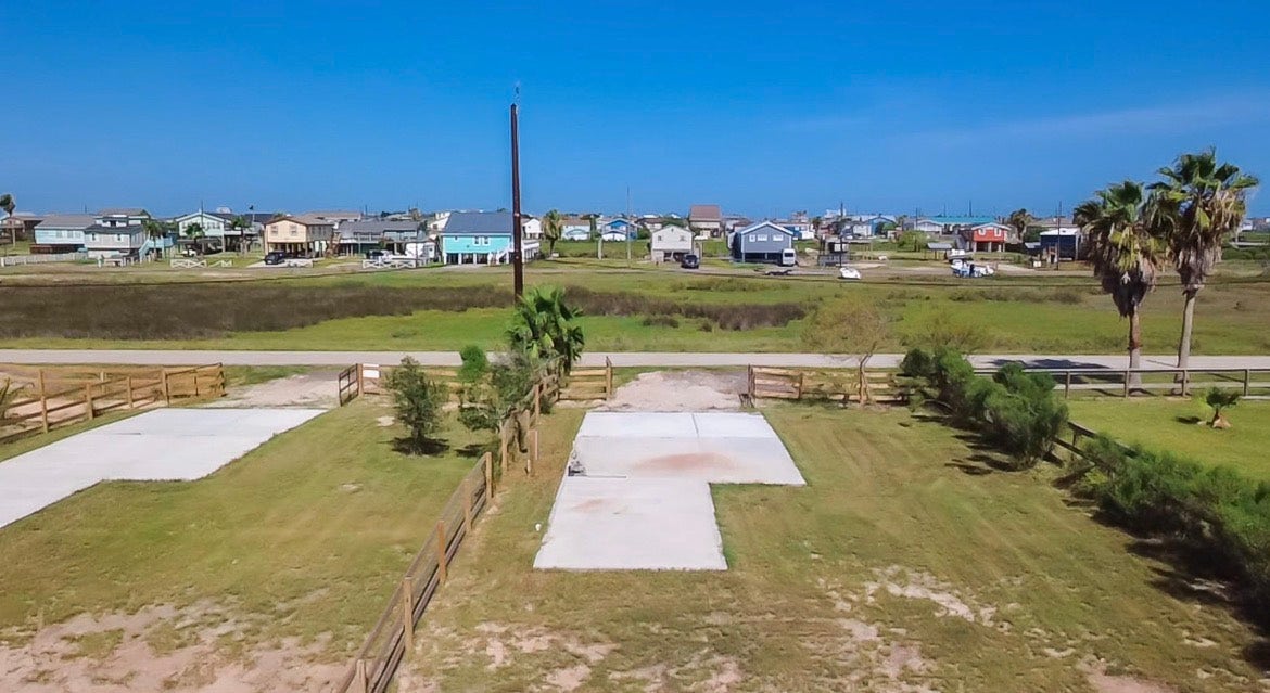 7140 Beau Terre, Hitchcock, TX 77563 7140 Beau Terre, Hitchcock, TX 77563