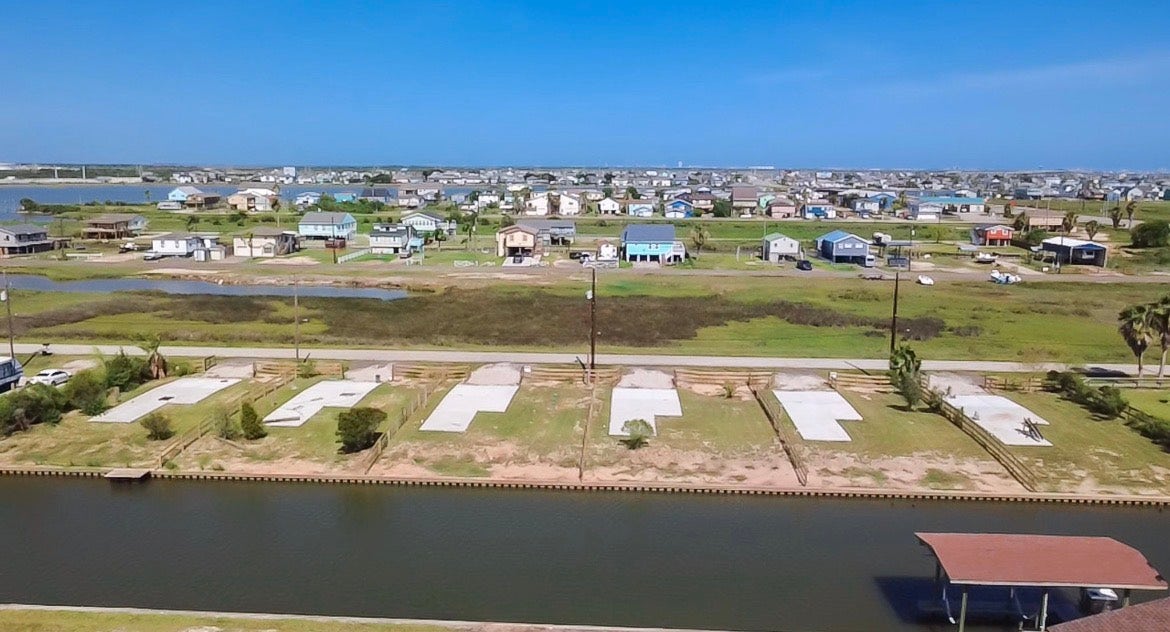 7140 Beau Terre, Hitchcock, TX 77563 7140 Beau Terre, Hitchcock, TX 77563