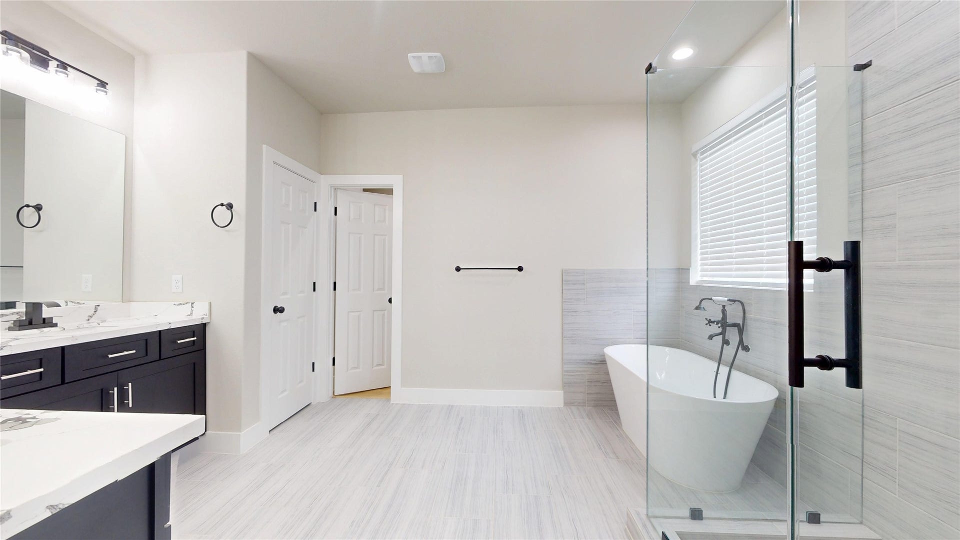 5411 Oak Cove Drive, Houston, TX 77091 Primary bath