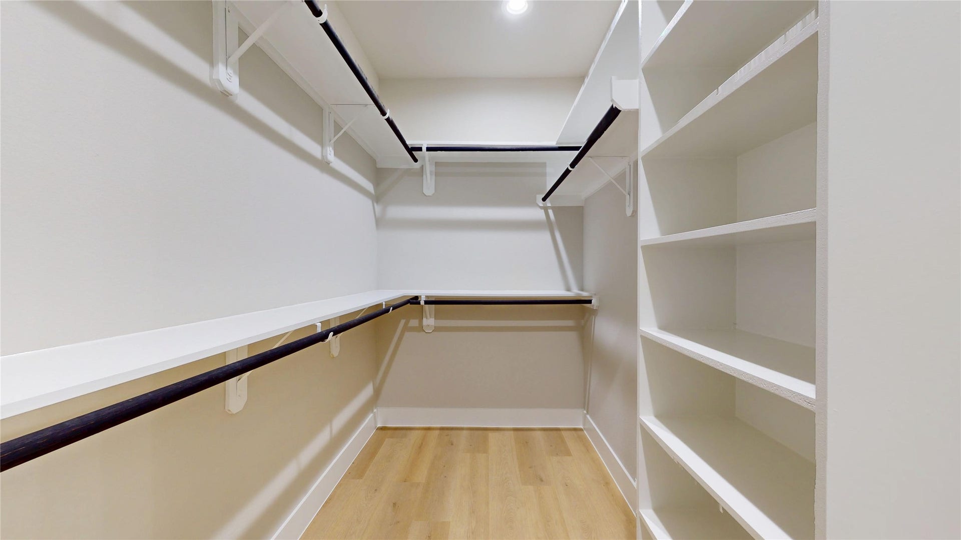 5411 Oak Cove Drive, Houston, TX 77091 Primary closet