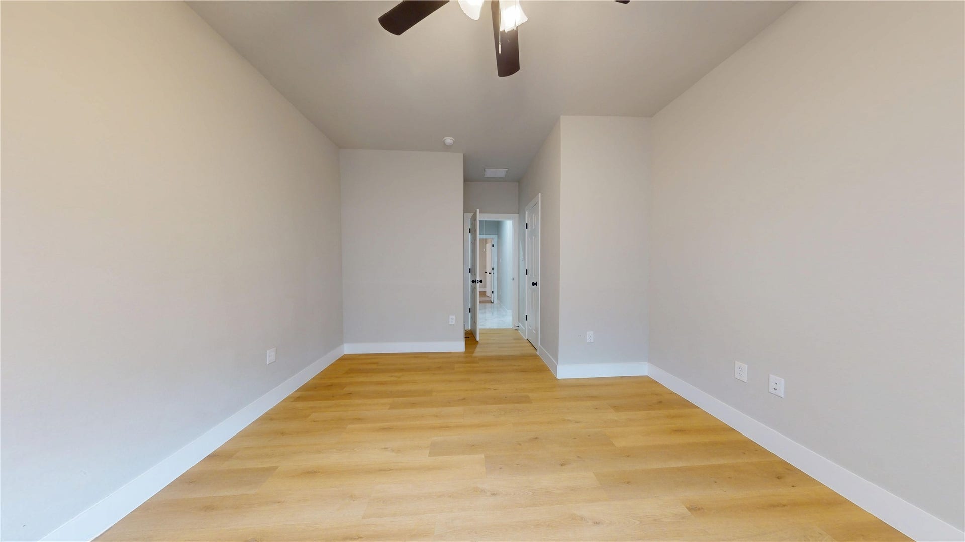 5411 Oak Cove Drive, Houston, TX 77091 2nd bedroom