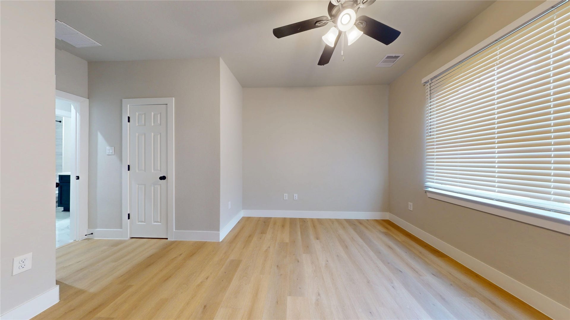 5411 Oak Cove Drive, Houston, TX 77091 first bedroom