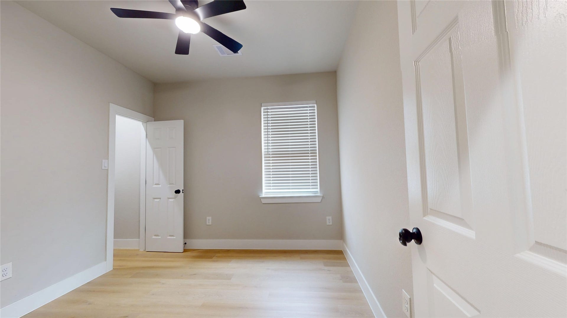 5411 Oak Cove Drive, Houston, TX 77091 2nd bedroom