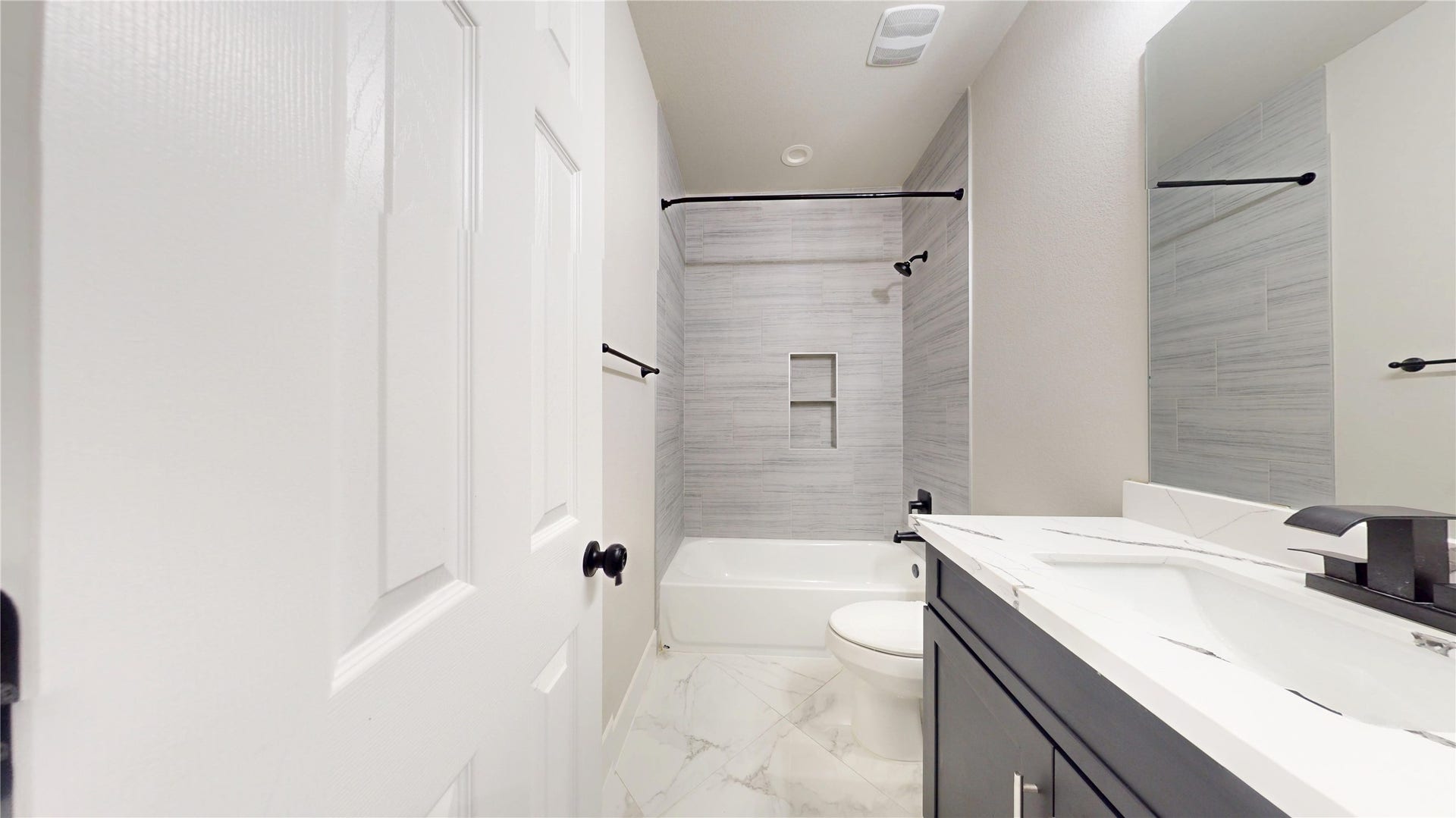 5411 Oak Cove Drive, Houston, TX 77091 3rd bathroom btw room2 and room3
