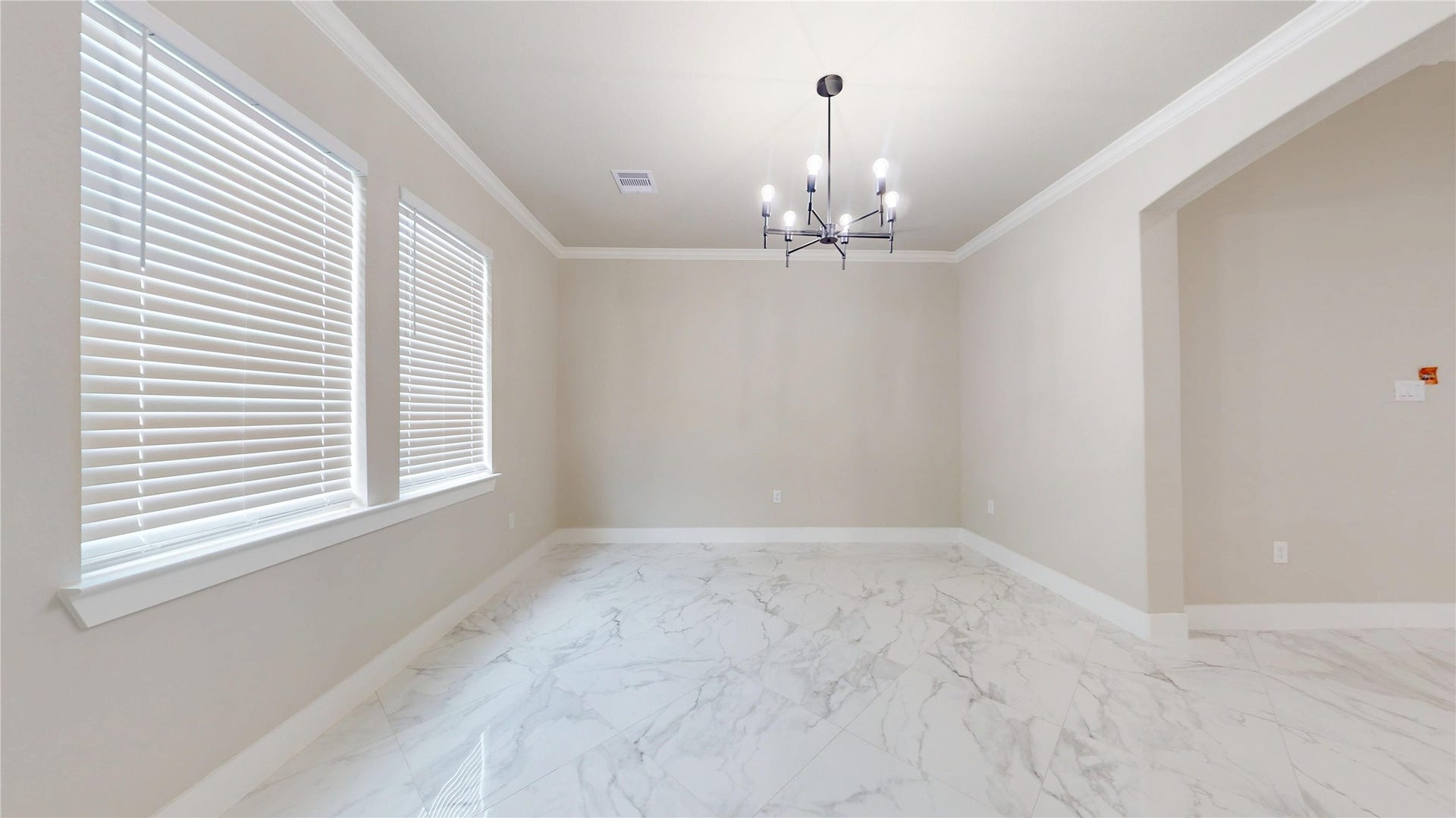5411 Oak Cove Drive, Houston, TX 77091 Dining