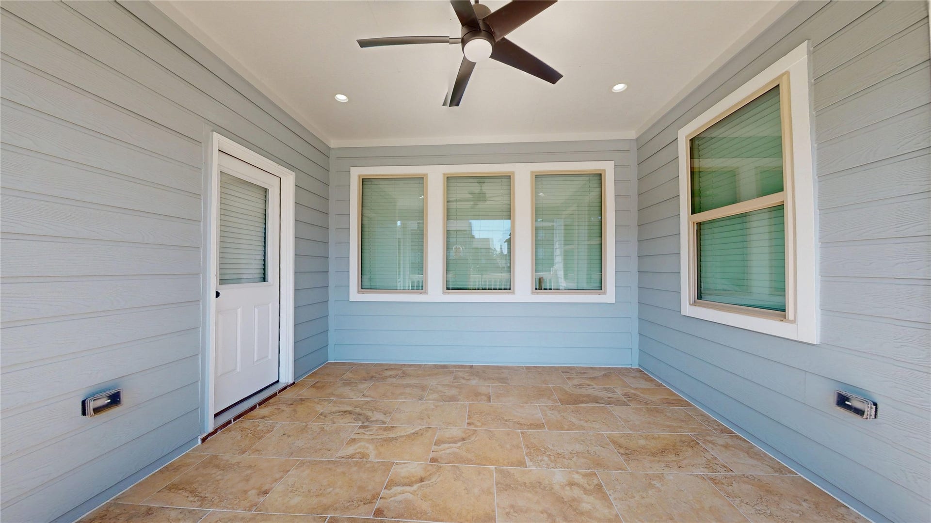5411 Oak Cove Drive, Houston, TX 77091 Covered patio