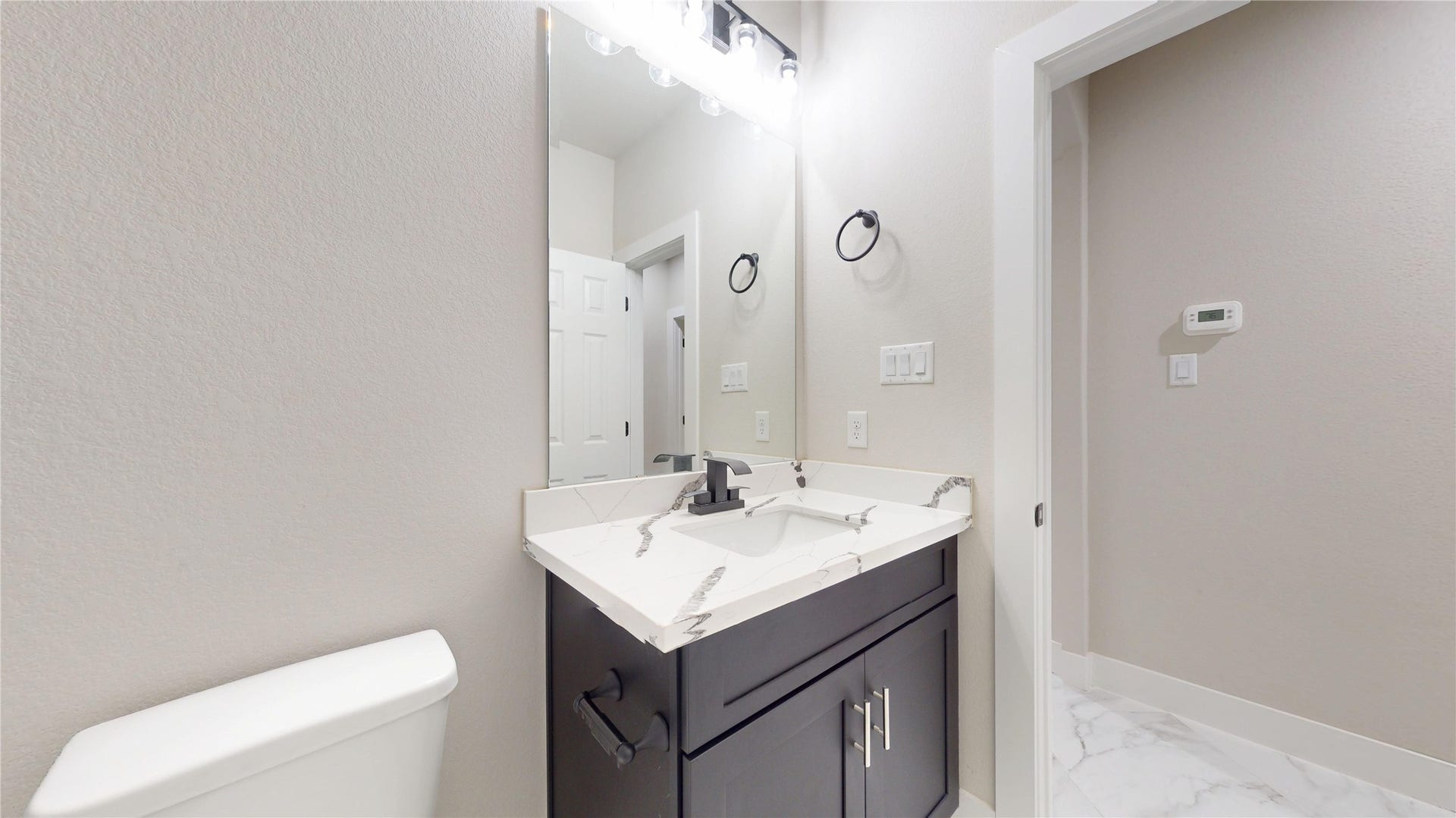 5411 Oak Cove Drive, Houston, TX 77091 2ND BATHROOM