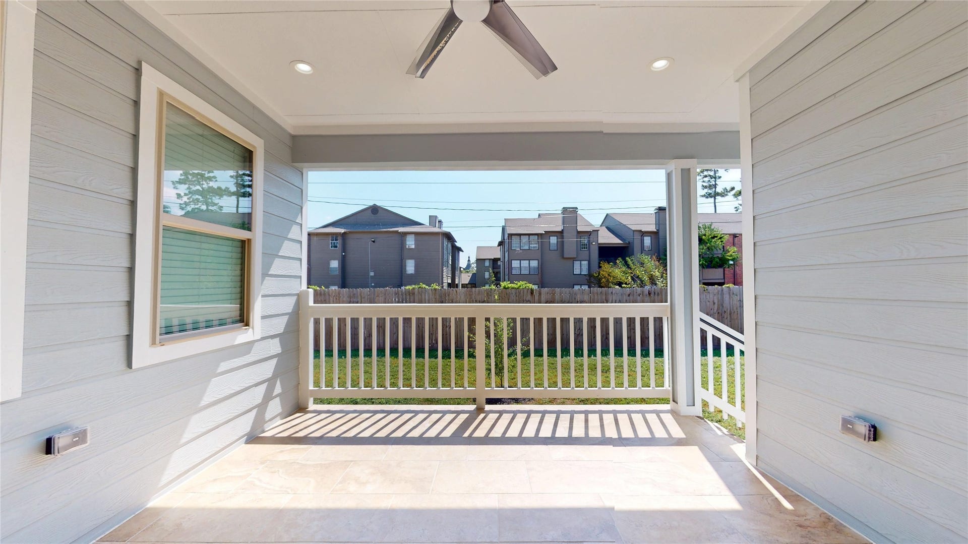 5411 Oak Cove Drive, Houston, TX 77091 Covered patio