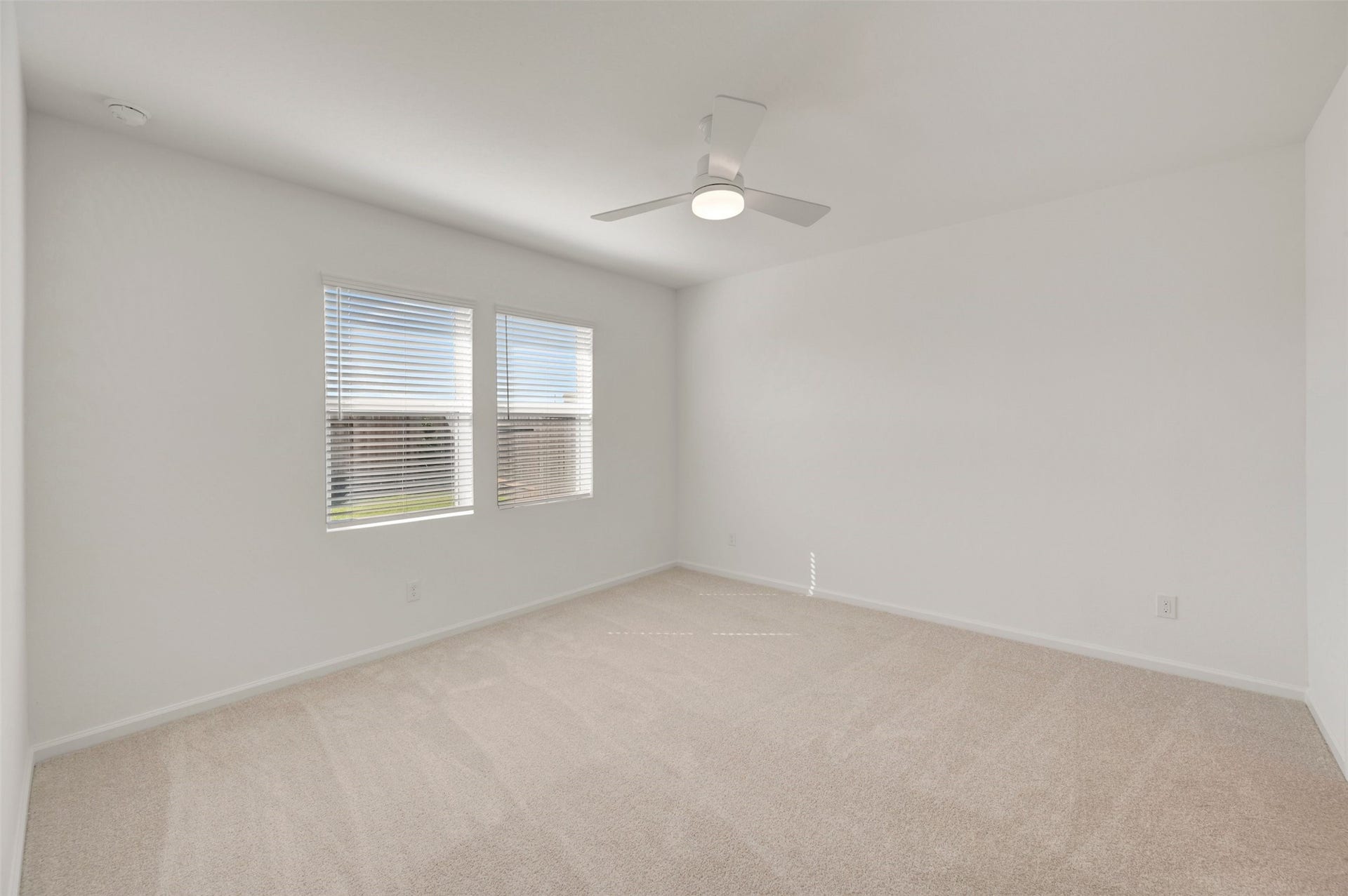 431 East Rose Marie Lane, Montgomery, TX 77356 Spacious primary suite