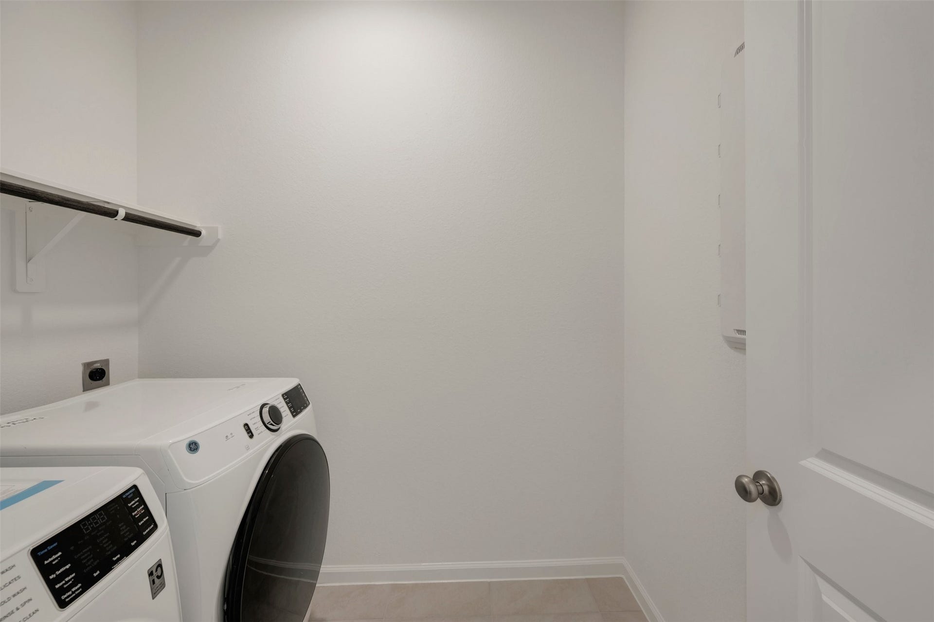 431 East Rose Marie Lane, Montgomery, TX 77356 Laundry room