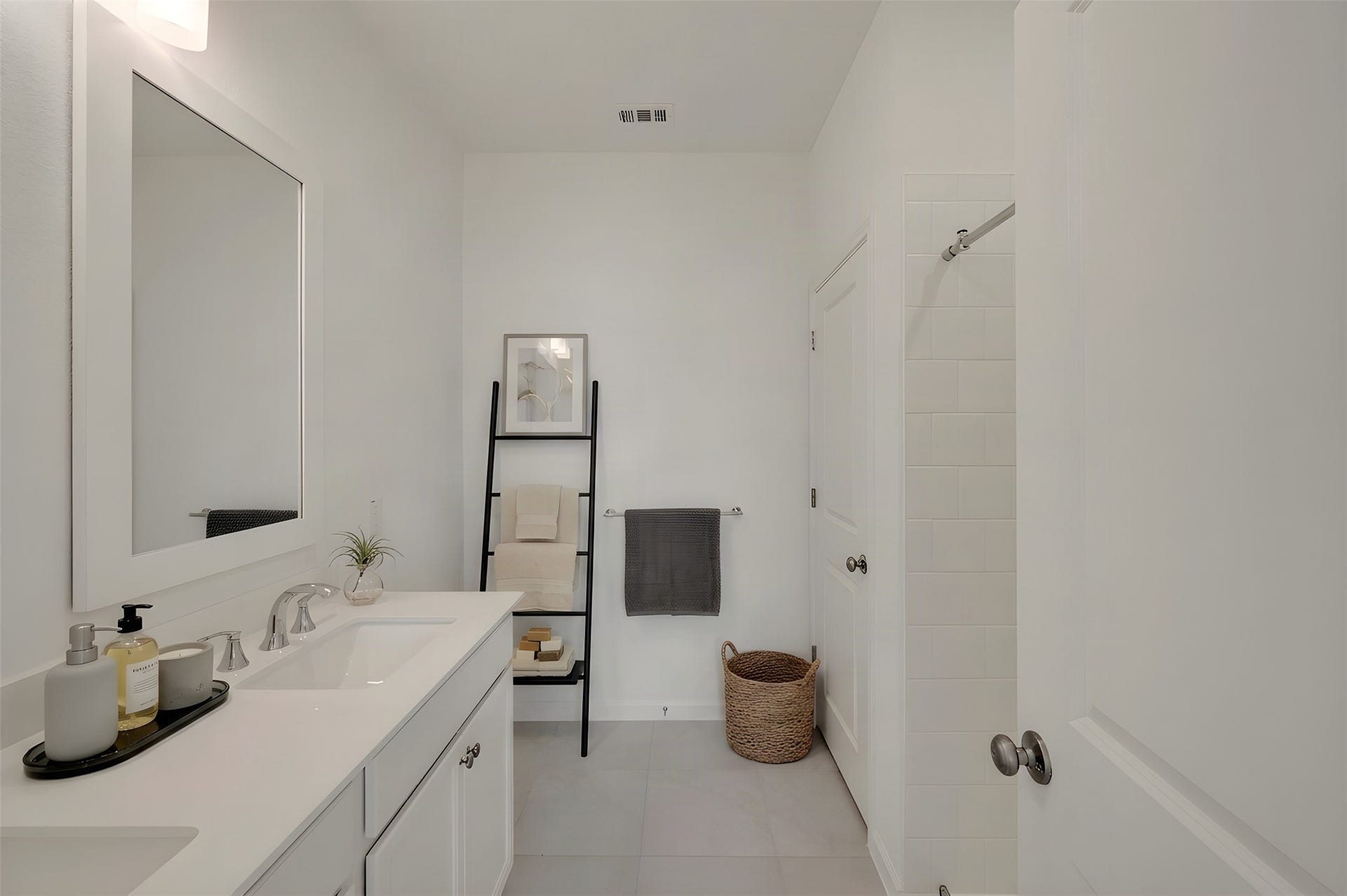 431 East Rose Marie Lane, Montgomery, TX 77356 Relaxing primary bath
