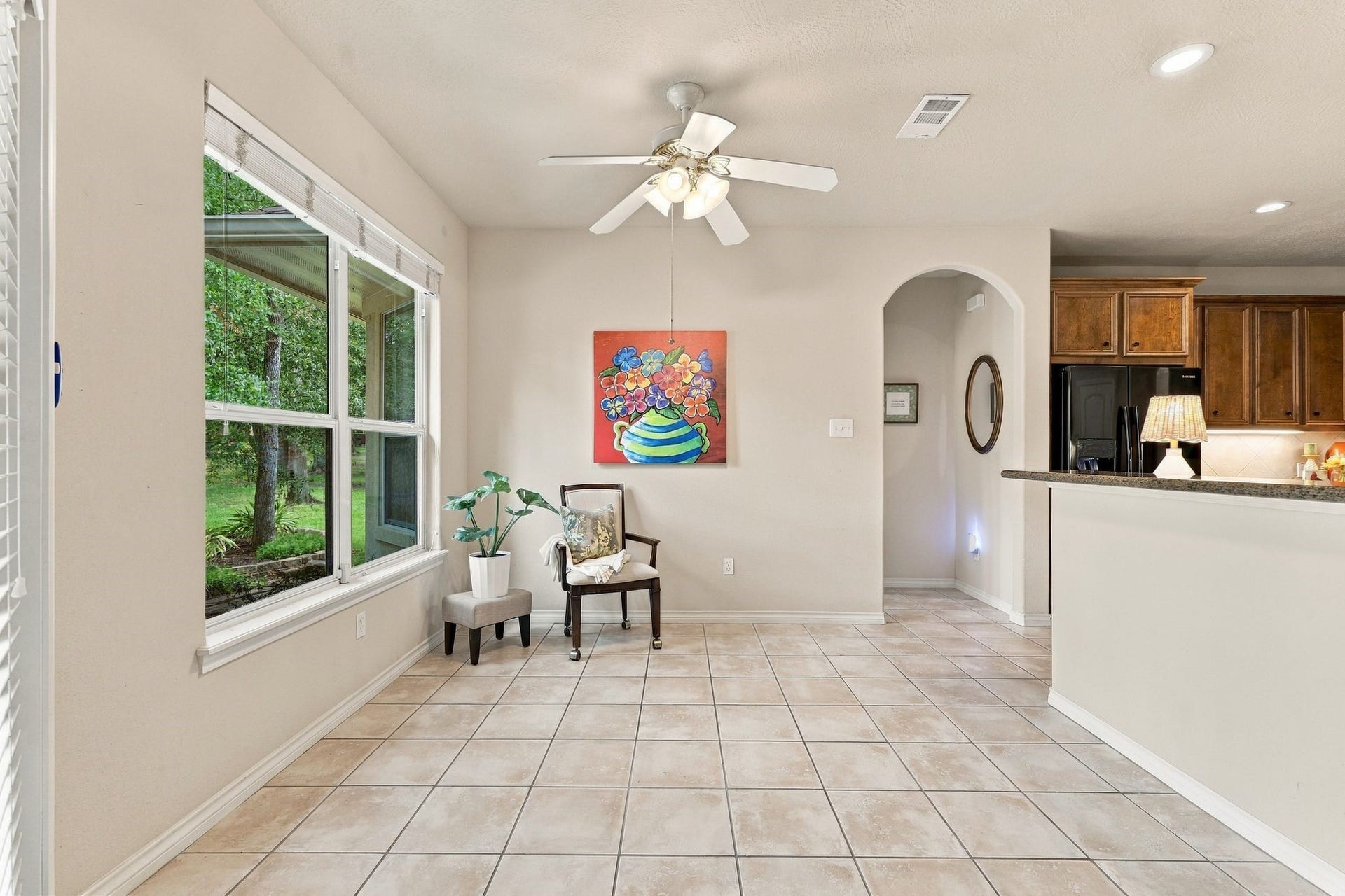 156 April Waters Drive W, Conroe, TX 77356 Breakfast area is adjacent to the kitchen.