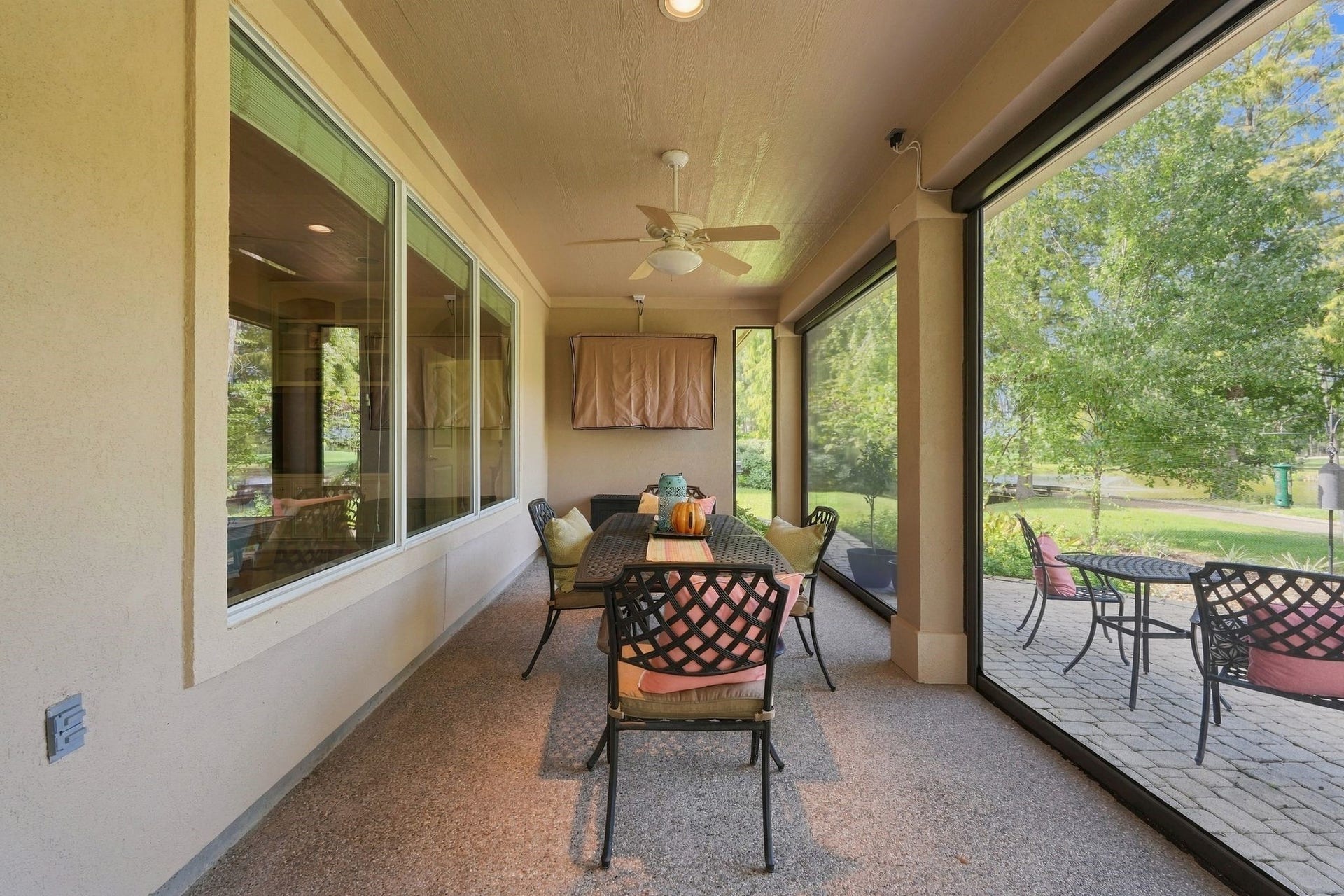 156 April Waters Drive W, Conroe, TX 77356 The lovely screened porch is all set for al fresco dining while enjoying the golf course view. This room is equipped with an outdoor TV and has gas location for a grill.