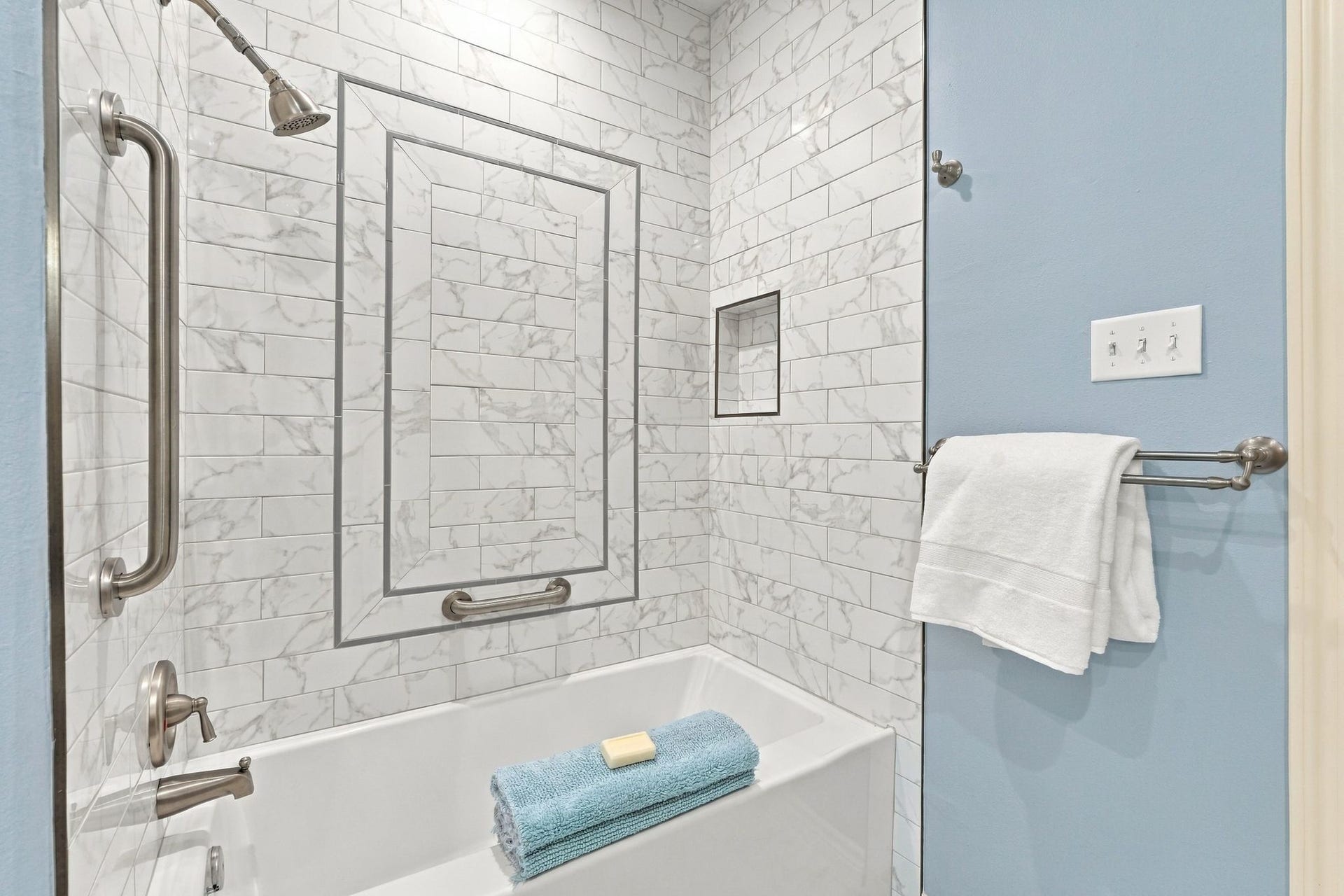 156 April Waters Drive W, Conroe, TX 77356 Soaking Tub