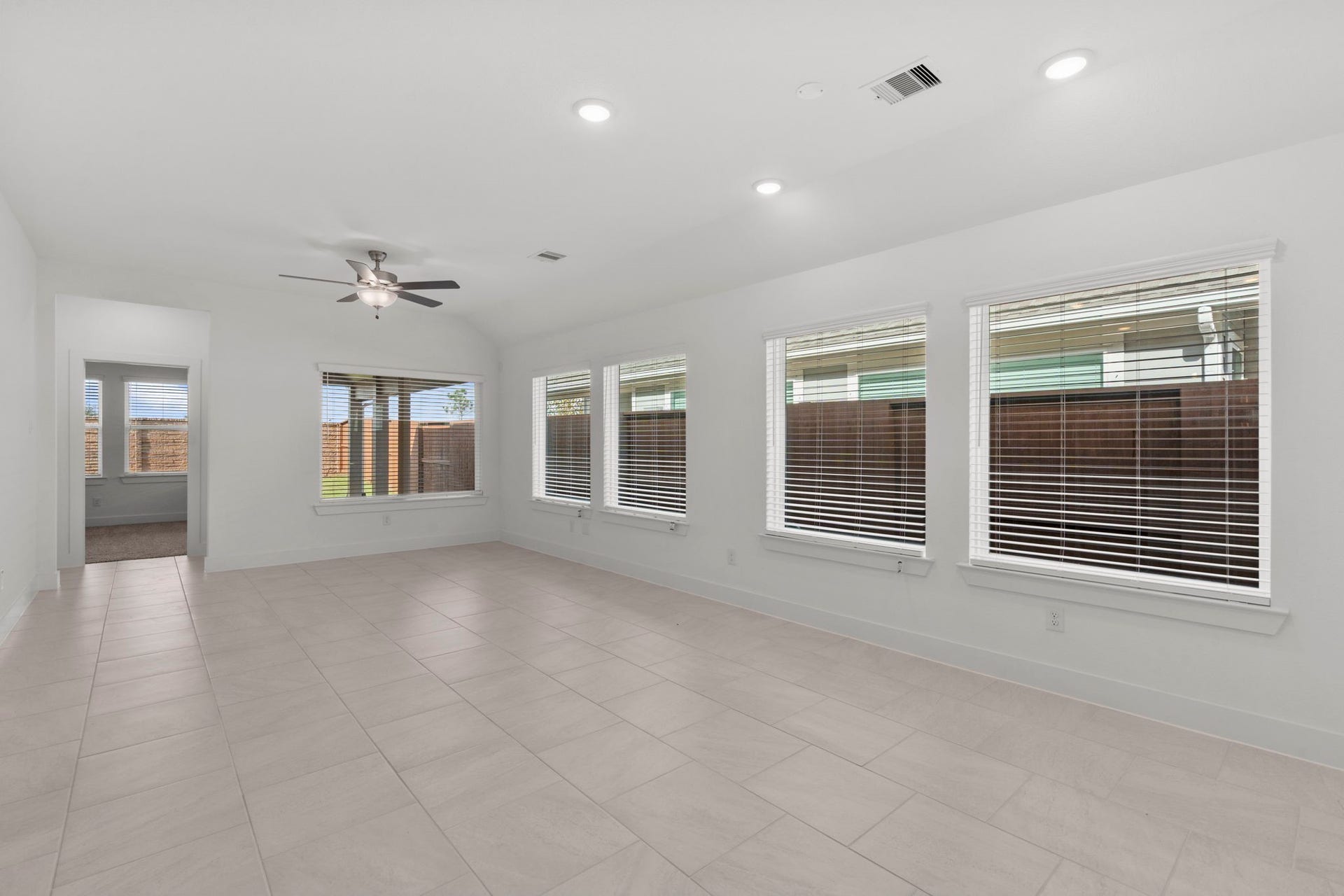 9807 Galaxy Drive, Iowa Colony, TX 77583 Photos are REPRESENTATIVE of the home /floor plan and are NOT of the actual home. Selections, features, and room options vary.
