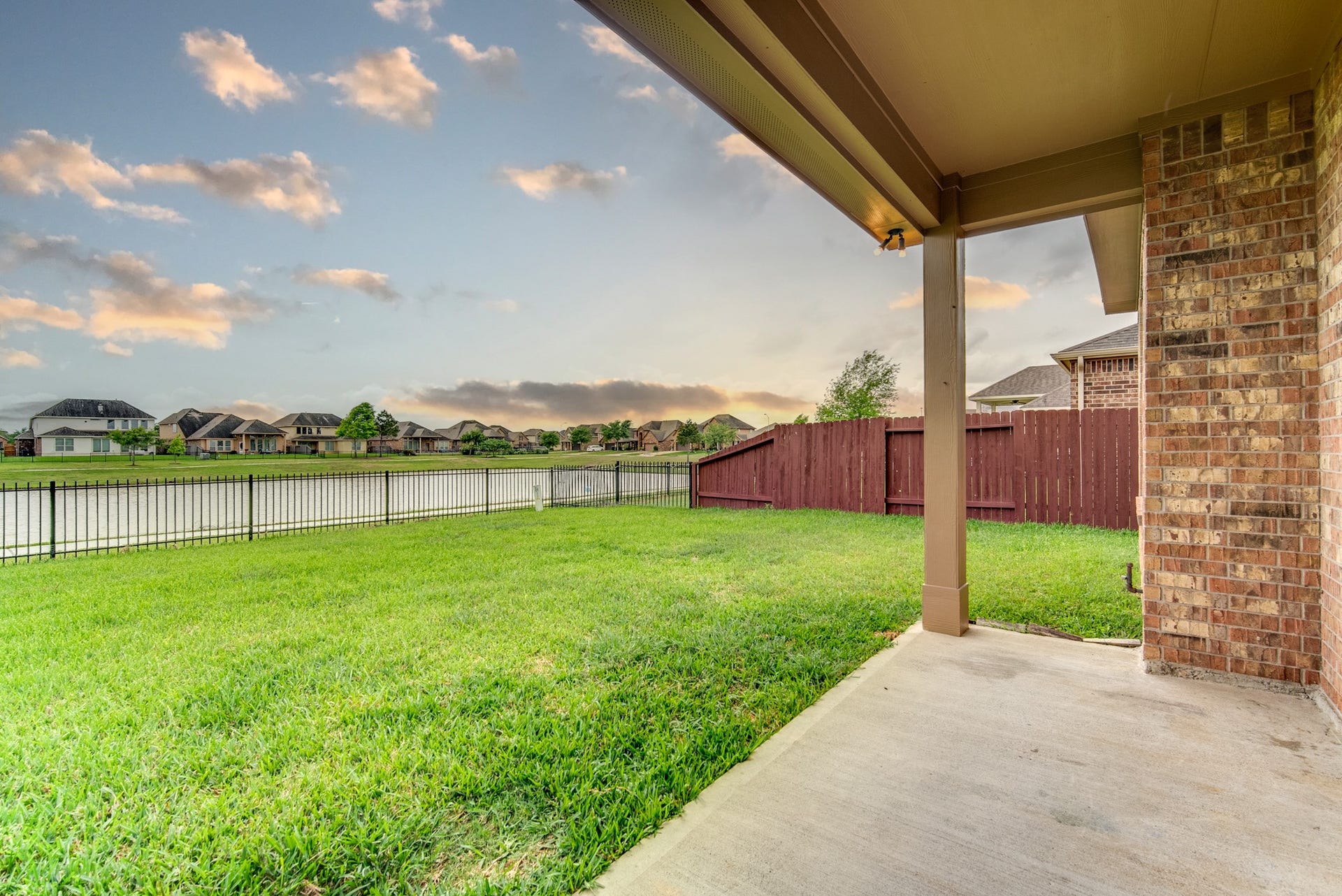 9422 Harmony Lake Lane, Richmond, TX 77469