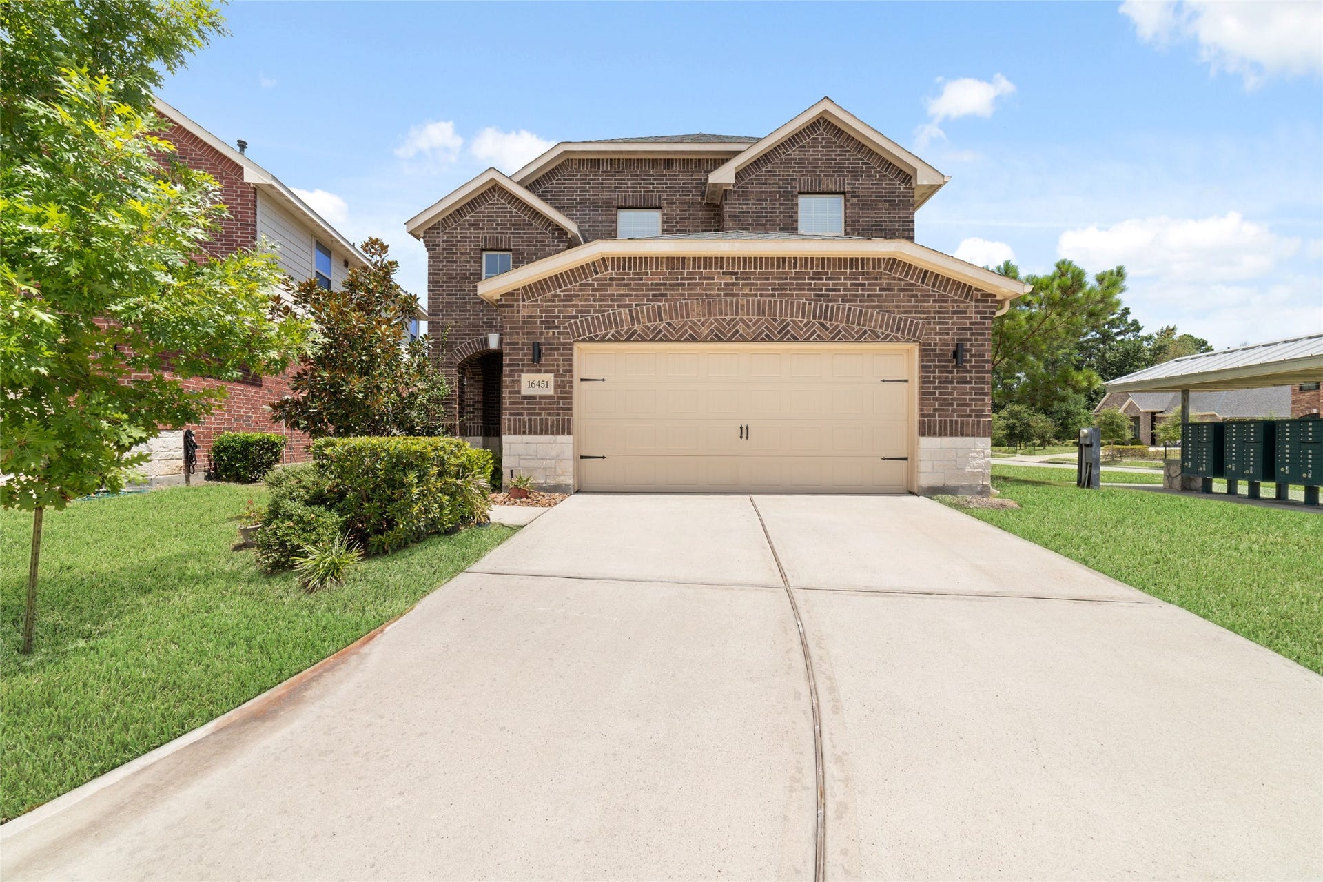 16451 Rosary Pea Place, Conroe, TX 77385 Your next chapter starts here in the gated community of Harper's Preserve! Tucked away on a cul-de-sac with no adjacent side neighbor, this inviting home welcomes you with timeless curb appeal, a spacious driveway, and a place you'll look forward to coming home to every day.